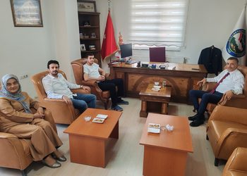 Yönetim Kurulu Başkanımız Cemal Can, genç üyelerimizden VA Gümrükleme Ltd. Şti. sahibi Volkan Avcı ile Kuba Kuyumculuk sahibi Sırat Kuba’yı odamızda ağırladı.