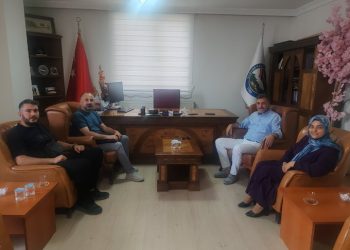 SMMM Kenan Şahin ve SMMM Murat Özer, Yönetim Kurulu Başkanımız Cemal Can’ı makamında ziyaret etti.