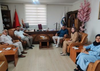 Doğubayazıt Şoförler ve Otomobilciler Esnaf Odası Başkanı İbrahim Alkan ile Genel Sekreter Eylül Çoban, Yönetim Kurulu Başkanımız Cemal Can’ı makamında ziyaret etti.