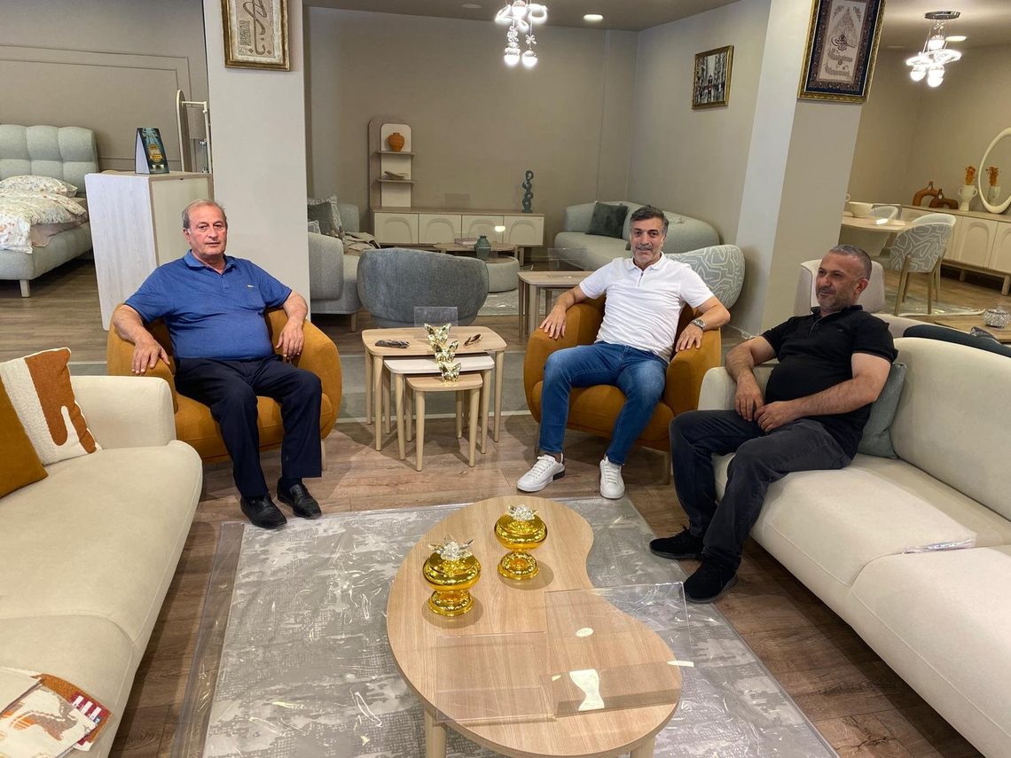 Yönetim Kurulu Başkanımız Cemal Can, Bellona Mobilya sahibi üyemiz Mustafa – İlhan Kanat Kardeşler’in iş yerini ziyaret etti.