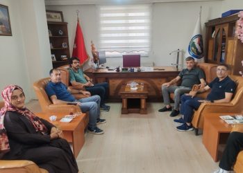 Cam ihracatçısı Batmanlı iş insanı Muhyettin Altunbaş ve Doğu Anadolu İhracatçılar Birliği Iğdır-Doğubayazıt Temsilcisi Şefik Kuba, Odamız Yönetim Kurulu Başkanı Cemal Can’ı makamında ziyaret etti.